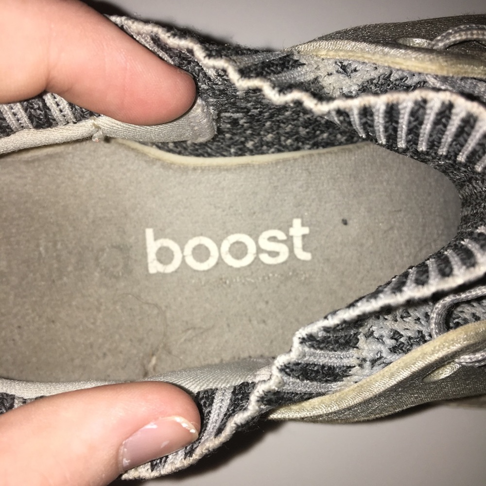 Boost Shoes - Picture 3 of 4